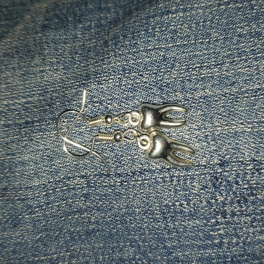 silver teeth earrings - Picture 2 of 2